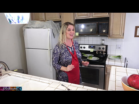 ❤️ Matrigna che lo munge in cucina prima del suo appuntamento ❤ Video di sesso di qualitàal it.classicmebel21.ru ️❤